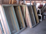 Muutamia ikkunoita karmeineen